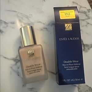 Estée Lauder Double Wear Stay-in-Place Makeup Foundation 1N2 Ecru